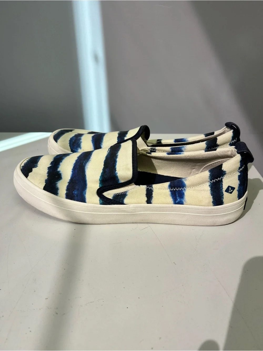 Sperry Slip-On Sneakers in Navy and Cream Wave Stripe Women’s 10